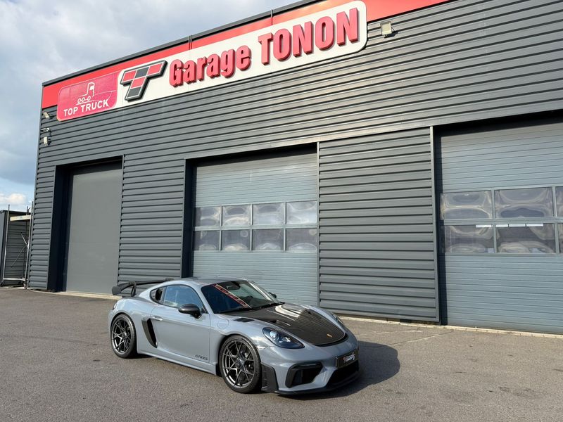 PORSCHE 718 CAYMAN GT4 RS